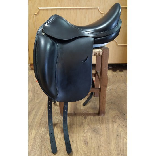 Sella USATA per cavallo monta inglese DRESSAGE Equipe in cuoio NERA misura 17 OTTIME CONDIZIONI! 