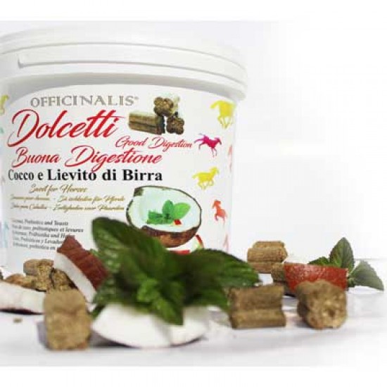 Biscotti naturali OFFICINALIS per cavalli con pezzetti di verdura e frutta particolarmente graditi al cavallo per il loro gusto buono e speciale. SECCHIO DA 3 KG.