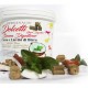 Biscotti naturali OFFICINALIS per cavalli con pezzetti di verdura e frutta particolarmente graditi al cavallo per il loro gusto buono e speciale. SECCHIO DA 3 KG.