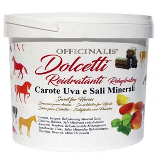 Biscotti naturali OFFICINALIS per cavalli con pezzetti di verdura e frutta particolarmente graditi al cavallo per il loro gusto buono e speciale. SECCHIO DA 3 KG.