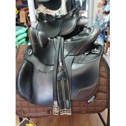 SELLA PRESTIGE TREKKER Usata COME NUOVA!! CON SOTTOPANCIA E STAFFILI IN CUOIO BICOLORE NERO La sella Trekker per eccellenza, adatta ai lunghi percorsi.