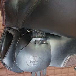 SELLA PRESTIGE TREKKER Usata COME NUOVA!! CON SOTTOPANCIA E STAFFILI IN CUOIO BICOLORE NERO La sella Trekker per eccellenza, adatta ai lunghi percorsi.