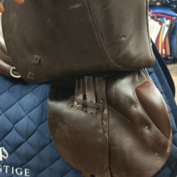 Sella Usata PRESTIGE endurance 2 marrone misura 17'' arcione 34 con staffili PRESTIGE FENDER e sottopancia umbria equitazione con agnellino mis. 125cm 