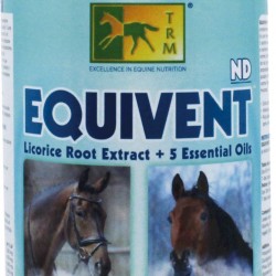 Equivent Syrup, 1 l TRM Gli oli essenziali hanno un effetto calmante sul tratto respiratorio e aiutano soprattutto a contrastare tosse e allergie.