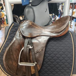 Sella Usata Tedesca Vintage in cuoio marrone con staffe e staffili mis. 17'' 