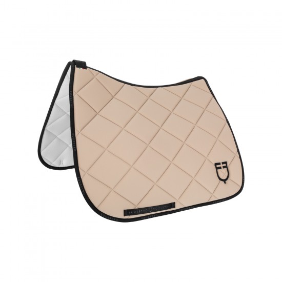 SOTTOSELLA PER CAVALLO  DRESSAGE IN TESSUTO TECNICO CON LOGO equestro Sottosella da dressage modello GP realizzato in tessuto tecnico ideato per ridurre al minimo gli spostamenti della sella, gli urti evitando ogni tipo di fiaccatura.