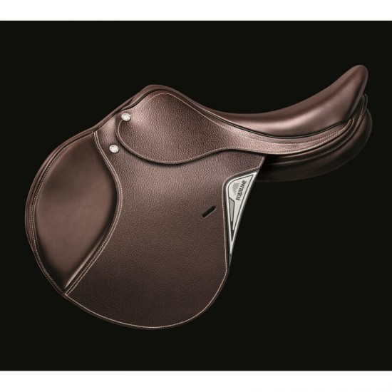 Sella da salto TALENT EQUILINE in morbido cuoio liscio o stampato, questa sella presenta seggio medio profondo e cuscini liberi imbottiti in morbido materiale sintetico T-Flex.