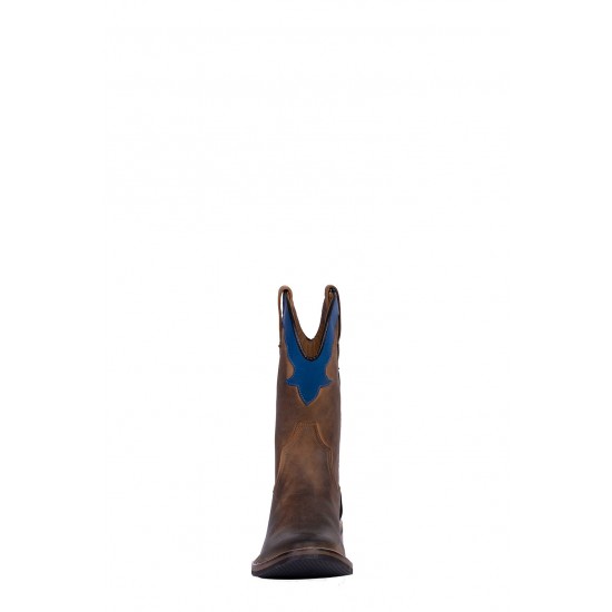 Stivale in vitello ingrassato, foderato in pelle, con fondo in gomma Vibram, cucito interamente a mano, con inserto blu.