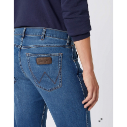 Jeans UOMO Wrangler regular monta Western Greensboro Medium Stretch in Bright Stroke soft luxe