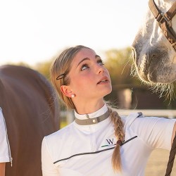 Polo Whip Donna Il cotone elasticizzato ed il jersey tecnico lavorano in sinergia per garantire il massimo comfort made in italy